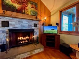 Lakeside Cottage - Image 3